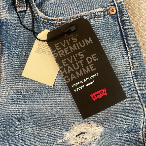 NWT Levi’s Wedgie Straight High-Rise Jean Light Denim from Aritzia - Picture 5 of 12
